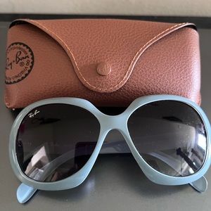 Ray Ban sunnies!